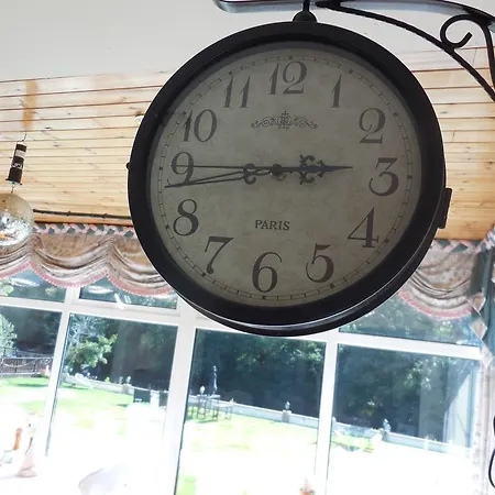 Crystal Springs Couette-café 3*