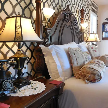 Crystal Springs Couette-café 3*
